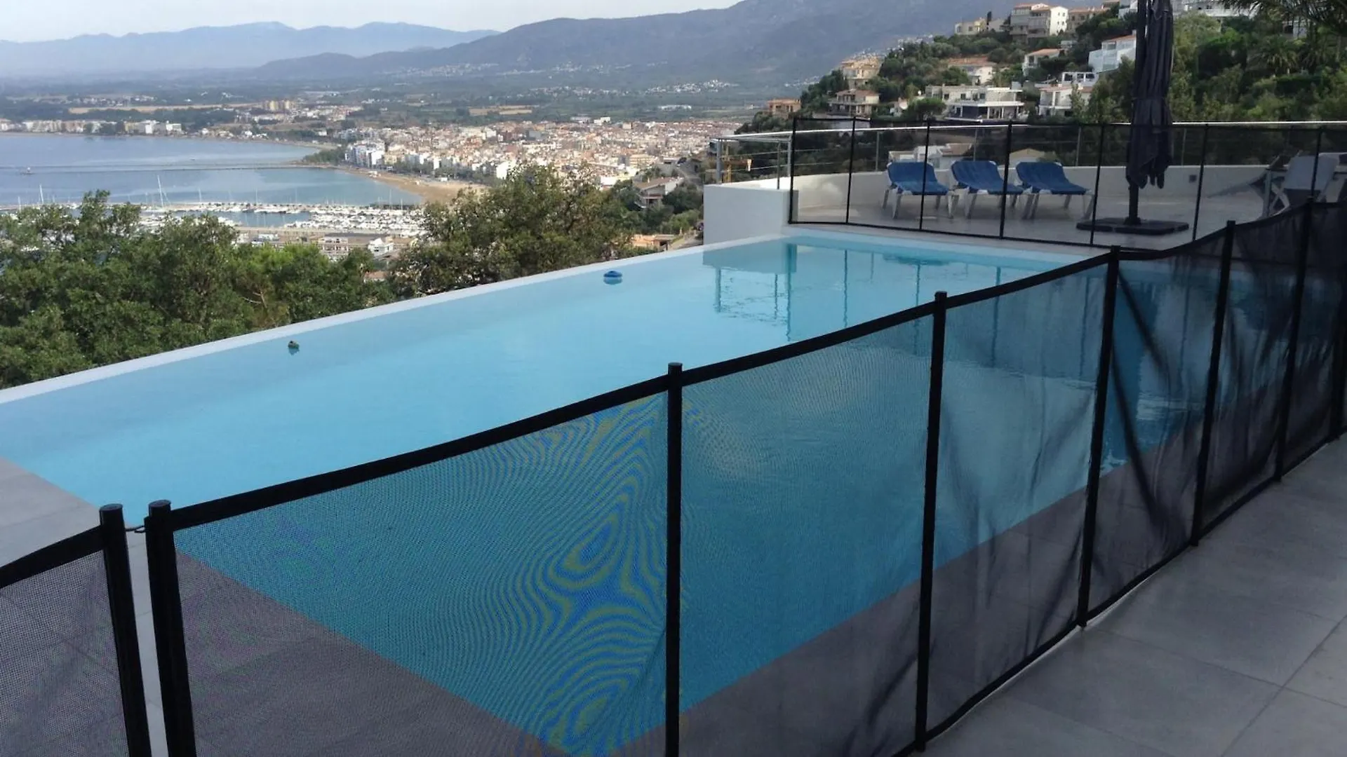Apartment In Roses Near Sea España
