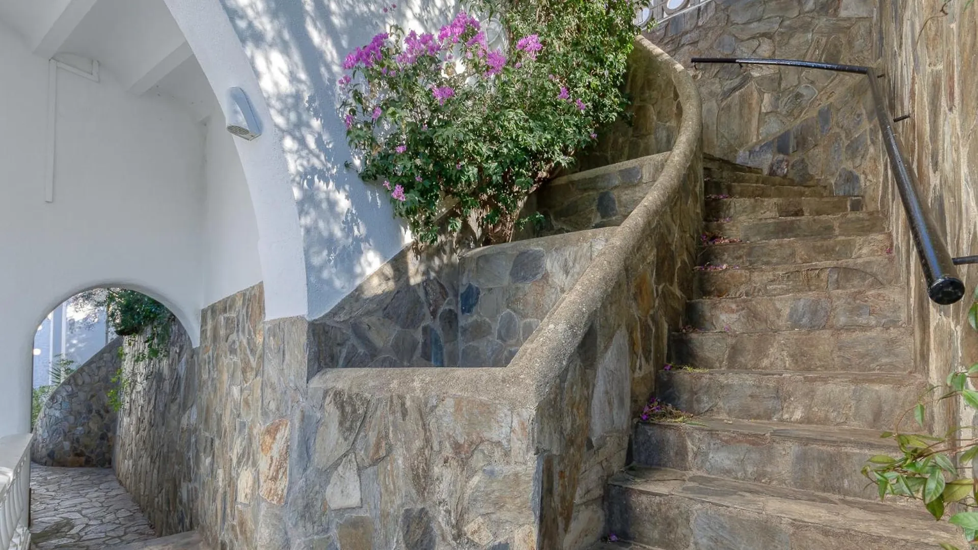 Apartment In Roses Near Sea